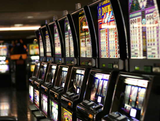 Mesin Slot Online vs Mesin Slot Fisik